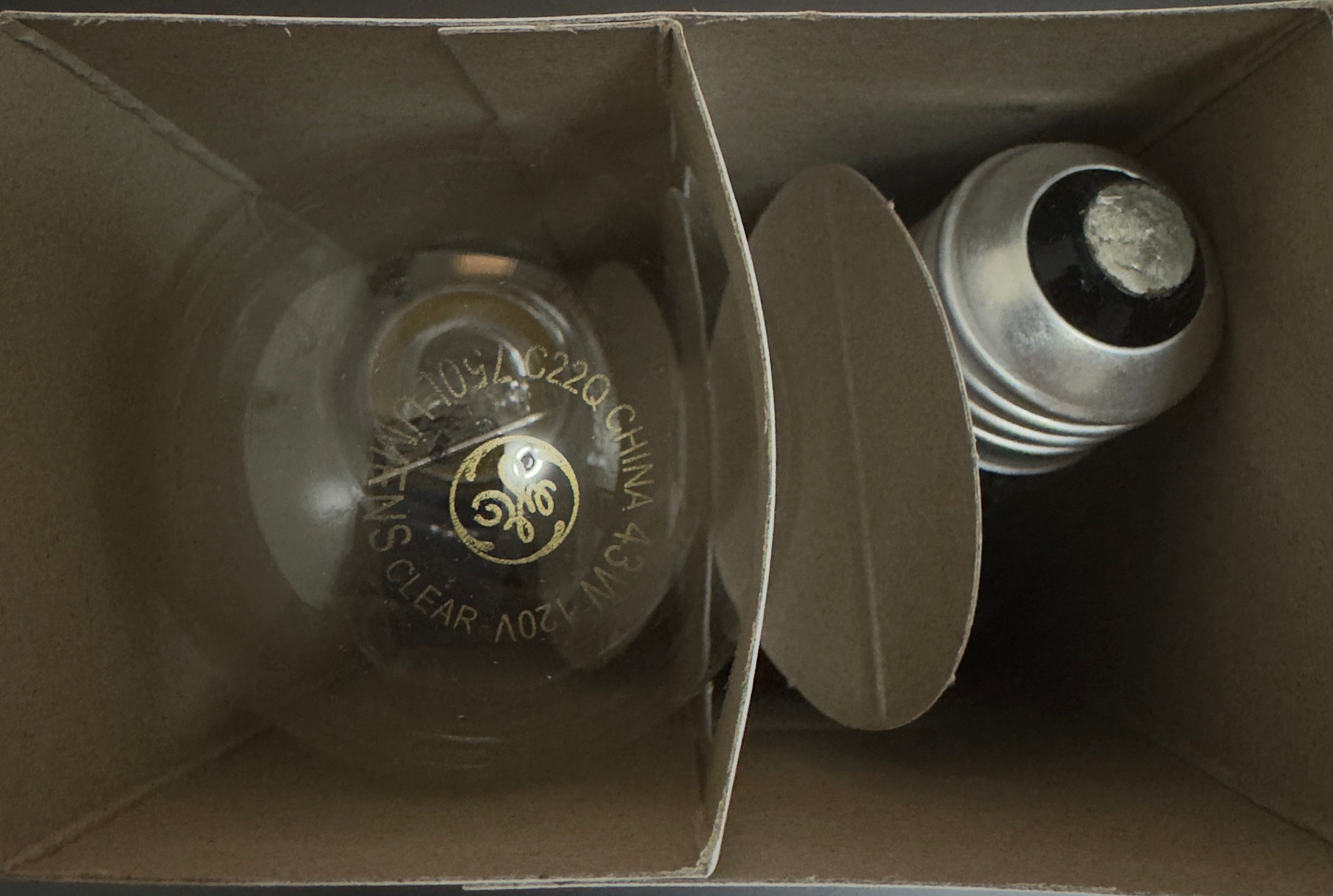 GE 60W Crystal Clear Light Bulbs A19 Shape E26 Screw